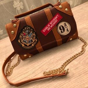 ✨HARRY POTTER HOGWARTS TRUNK CROSSBODY WALLET✨